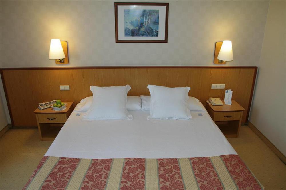 Hotel Vincci Mae 4*
