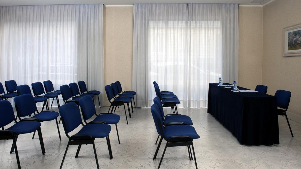 Hotel Vincci Mae 4*